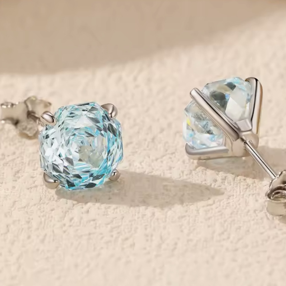 0.75ct Aquamarine Studs - Picture 10 of 10